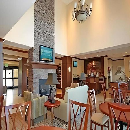Staybridge Suites Newport News Bagian luar foto