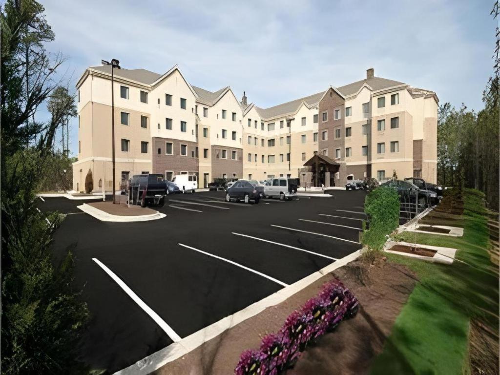 Staybridge Suites Newport News Bagian luar foto